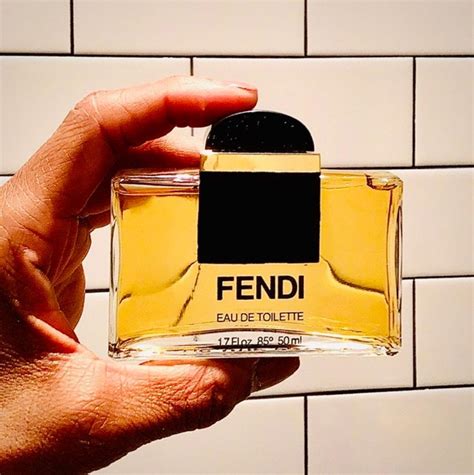 what perfume smells like fendi.